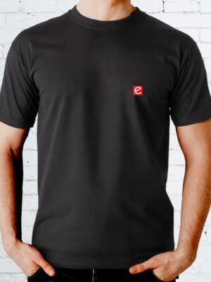 round-neck-t-shirt-black-model