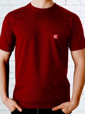 round-neck-t-shirt-maroon-model